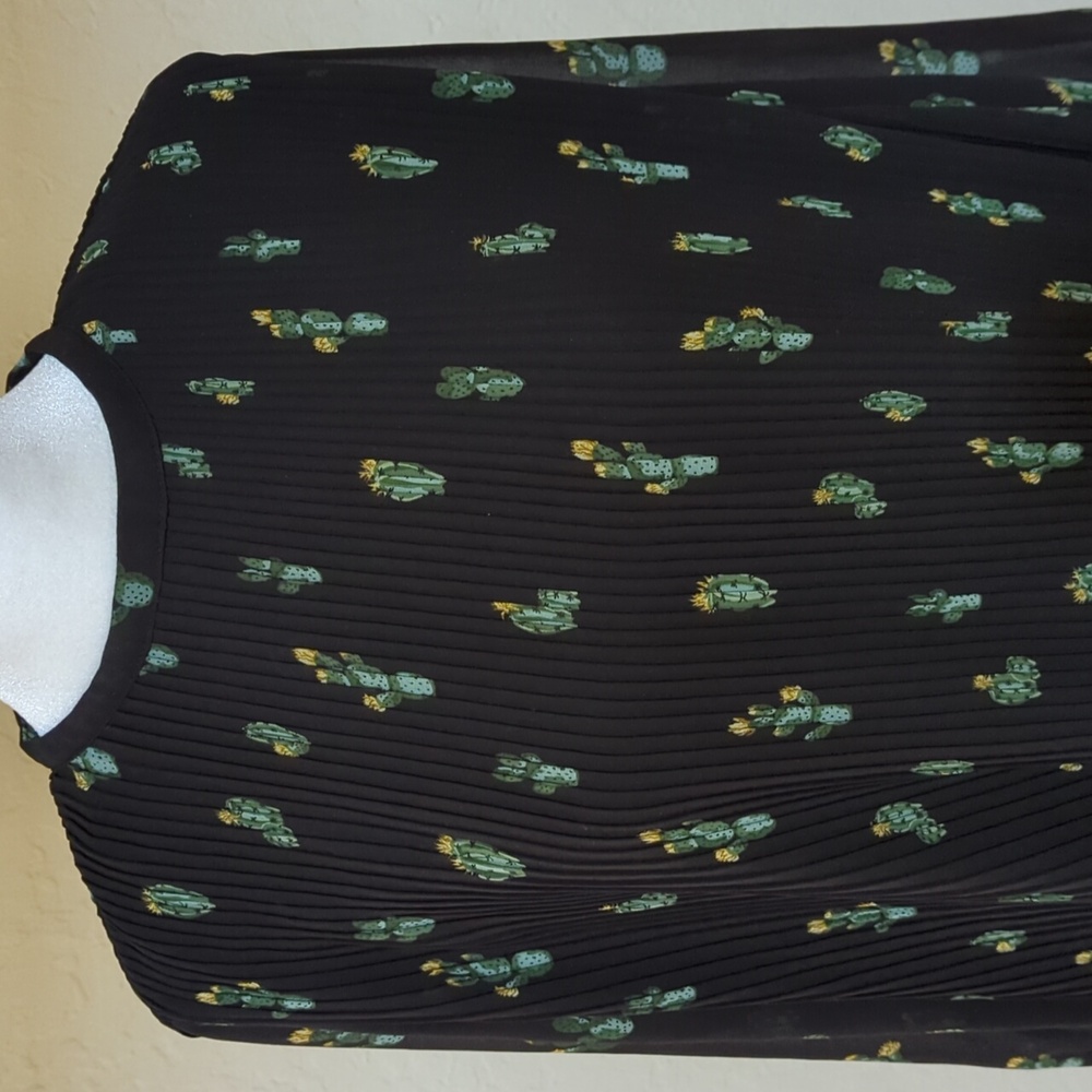 LIKE NEW Zara Pleated Chiffon Cactus Print Baby Doll Mini Dress Size Small - Picture 5 of 11